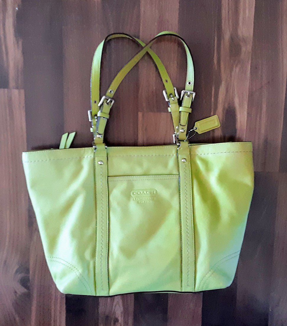 COACH East/West (F13098) Leather Bag/Purse for Sale in Thornton