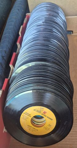 Two hundred  & eight  .( 208 )45s late 50s 1960s  from panorama city
Do-wop, ballads , pop ...VG ++ condition
My last 208 45s .....