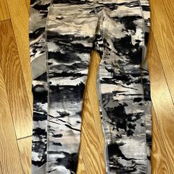 NWOT New Balance Evolve Camouflage & Mesh Fitted Tights, Size S