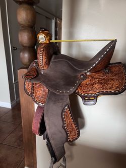 Western barrel saddle