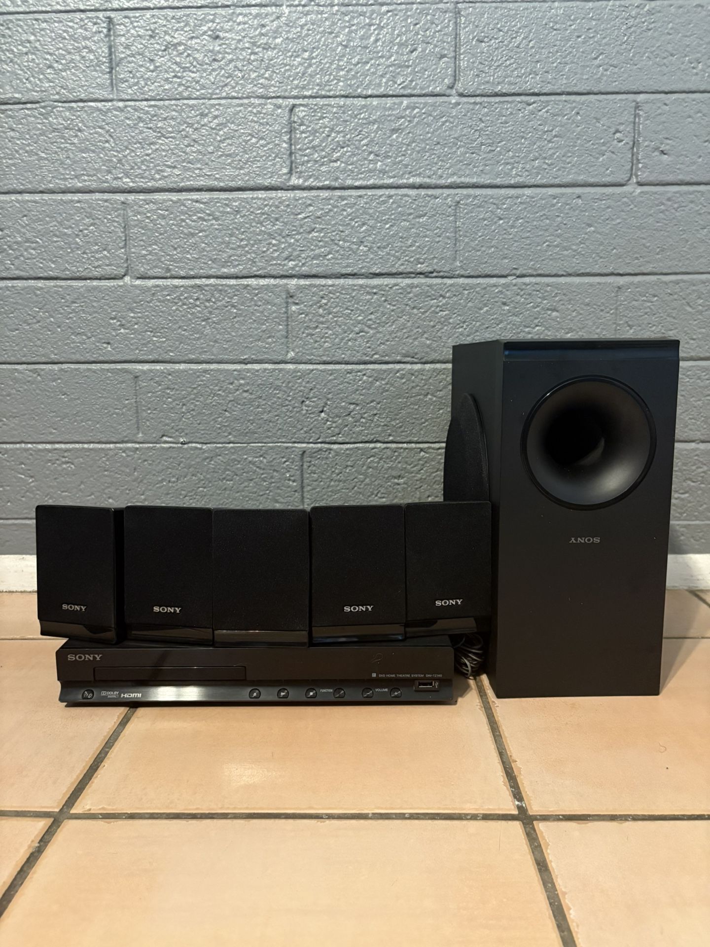 Sony DAV-TZ140 Home Theater System