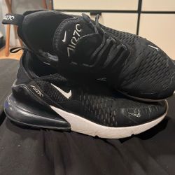 Airmax 720s size 9