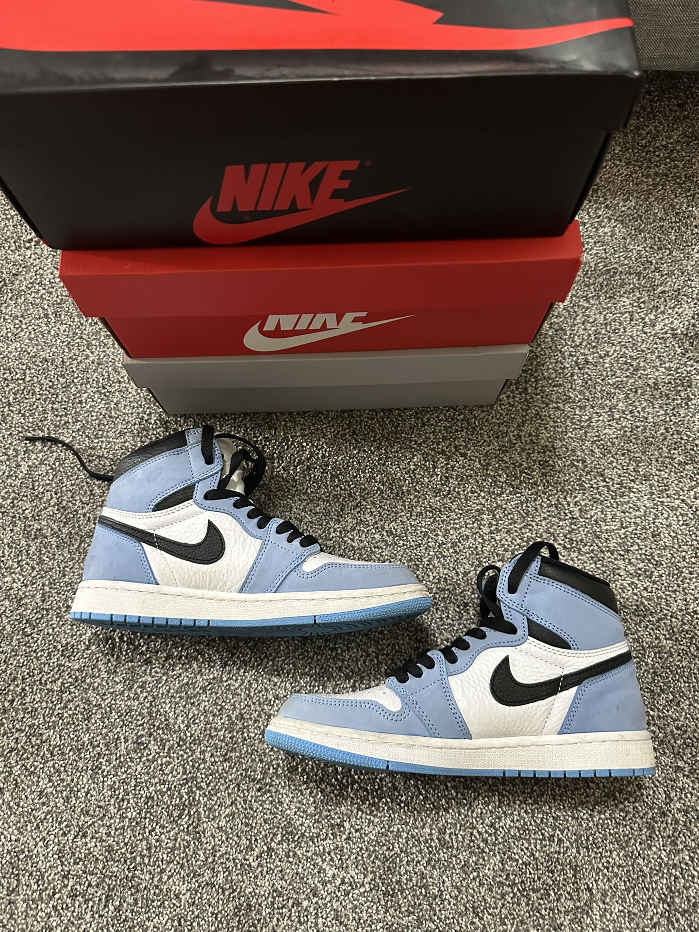 Air Jordan 1 Retro High OG 'University Blue'