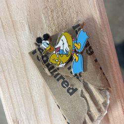 Rare Donald Duck Disney Pin 2004