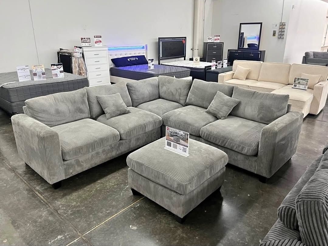 BRAND NEW 4PC SECTIONAL SOFA SET WITH OTTOMAN AND ACCENT PILLOWS INCLUDED $549