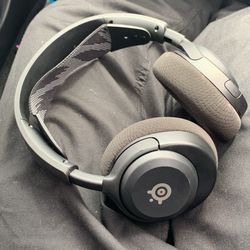 Steel Series Arctic Nova 5 