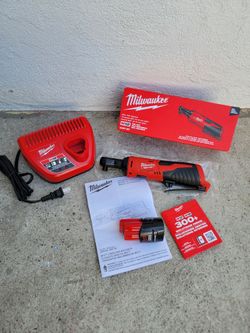 Milwaukee Kit 3/8" Ratchet M12 New
