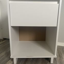 White dresser / Side table
