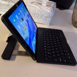 iPad Air Includes Case W/keyboard 