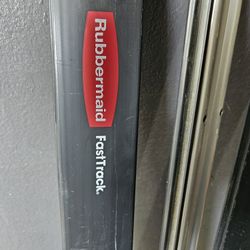 Rubbermaid FastTrack RAIL 