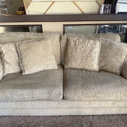 Bassett Couch Set