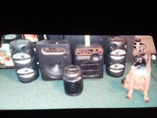 5 New Bluetooth Speakers In Boxes