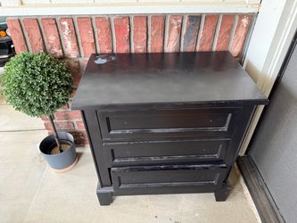 Black Wood 3-Drawer Nightstand