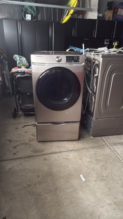 Samsung washer and Dryer W/ Pedestal