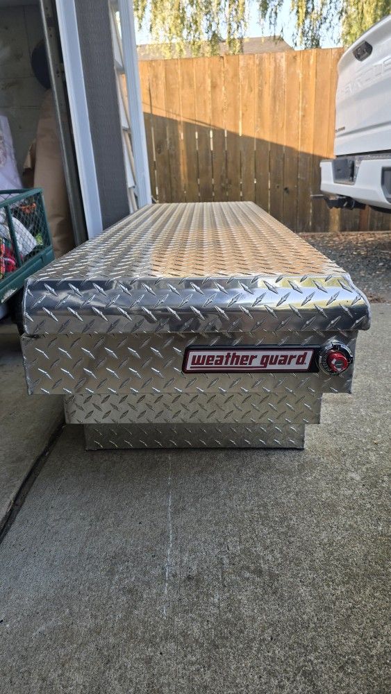 Small Pickup Tool Box Brand New Whit Key h