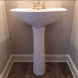 Pedestal Sink, Perfect condition 