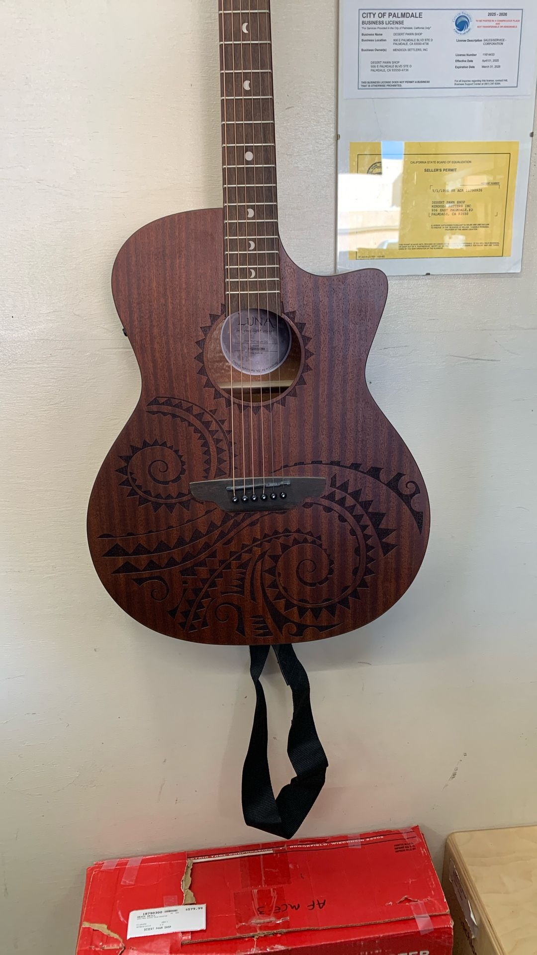 Luna Guitar