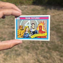 🃏 1990 Marvel Universe Card #137 Fantastic Four (Team Picture)