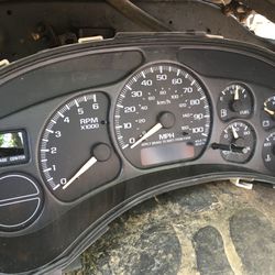 Gauge Cluster Fits 99/02 Chevy /GMC 