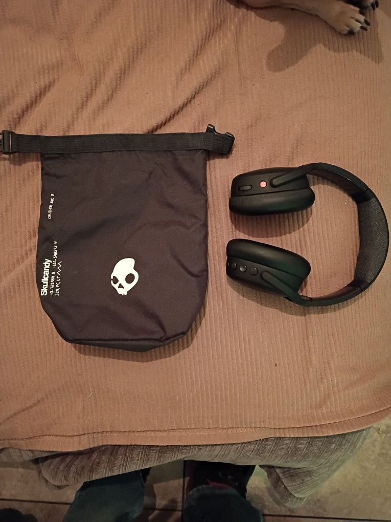 Skullcandy Crusher ANC 2 wireless headphones.