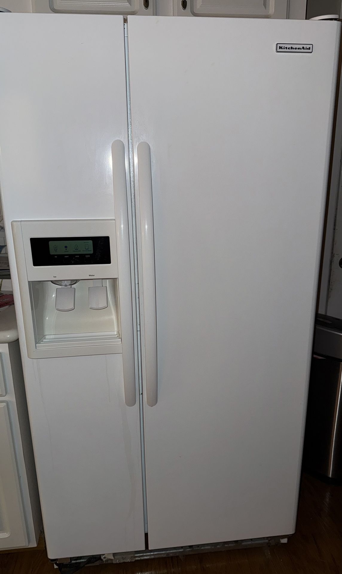 Great KitchenAid Refrigerator With Ice And Water In Door!