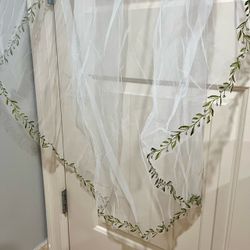 Floral vine embroidered wedding veil