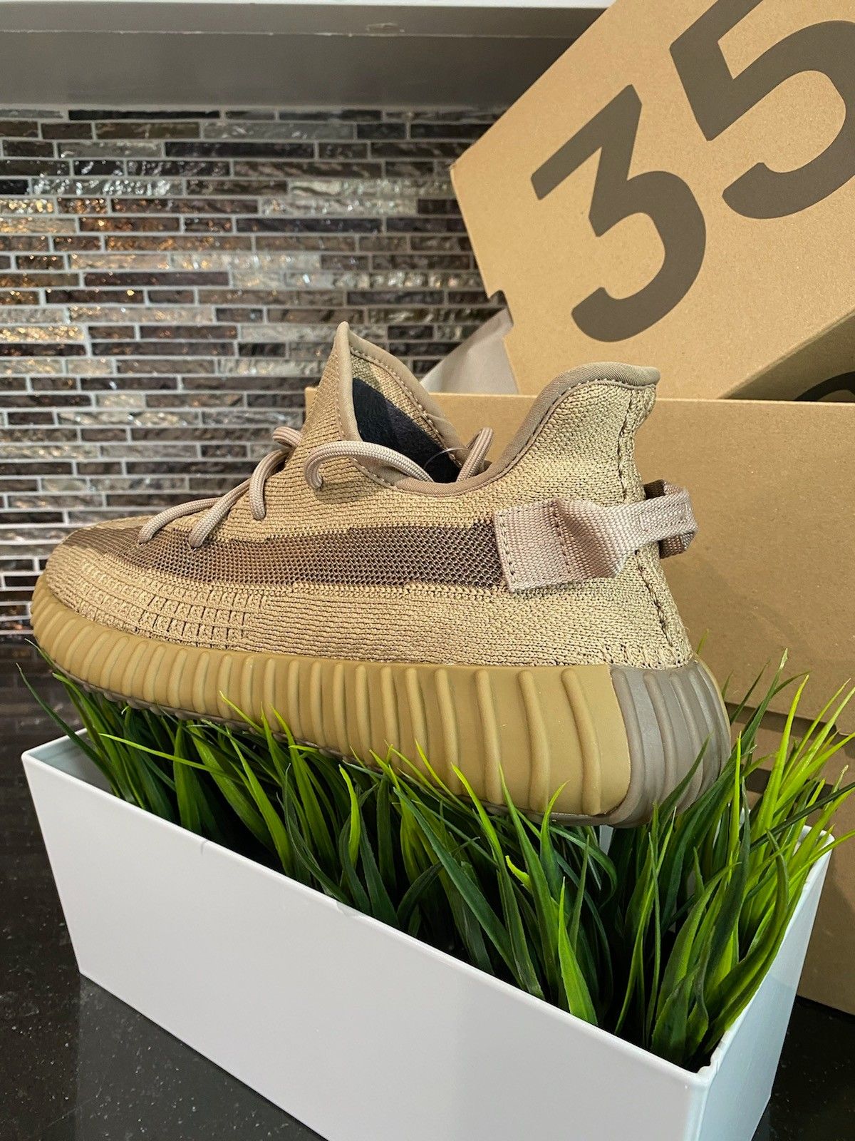 🔥🔥🔥NEW EPIC 9.5 Yeezy's EARTHS!!🔥🔥🔥