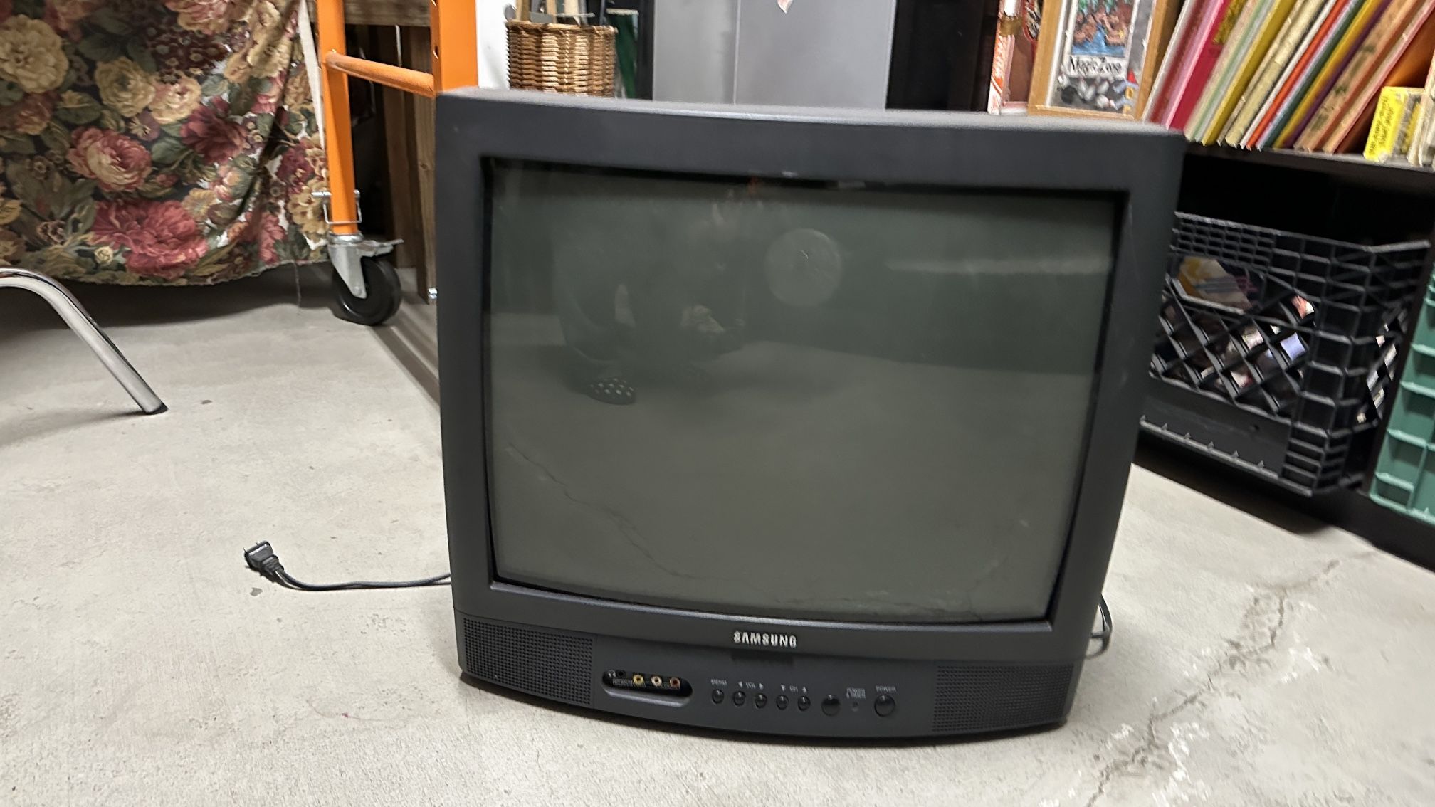 27 inch Crt Tv Screen Great For Gaming