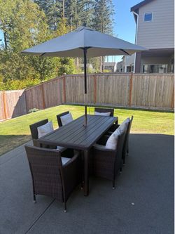 Christopher Knight Collection outdoor table/chairs/umbrella