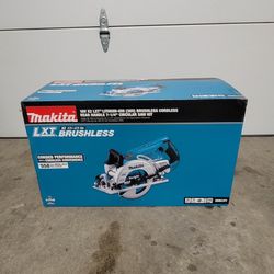 Makita Brushless Cordless Saw Kit Batteries Charger And Bag
