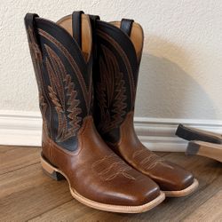 Like New Ariat Sidetrike Cowboy boot 11EE Gingersnap/Black