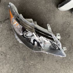 2012-2014 Toyota Camry SE Right Side Headlight