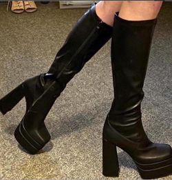 Women’s Size 9 Boots - New In Box