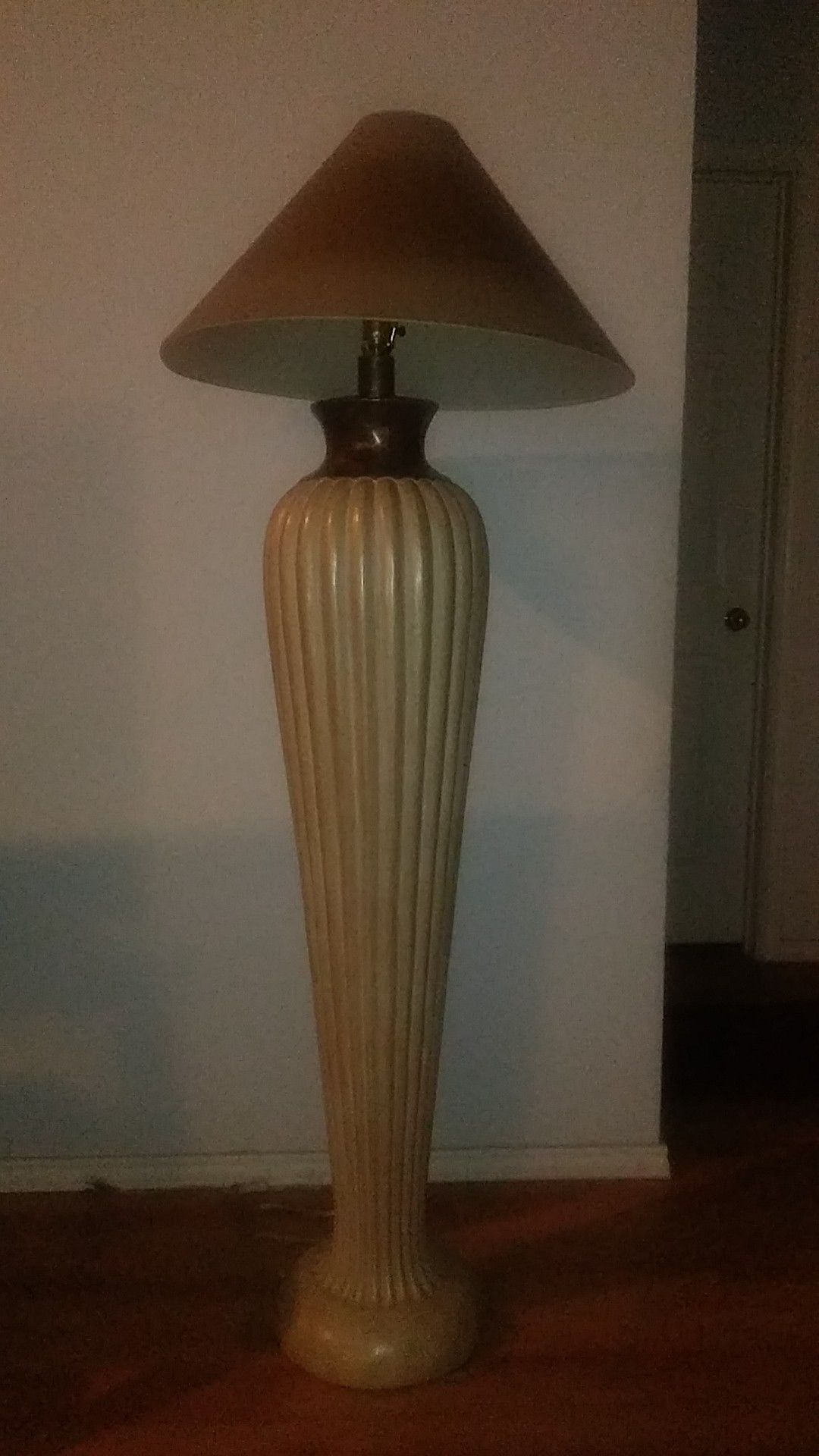 Nice floor lamp, 5ft 4in tall.