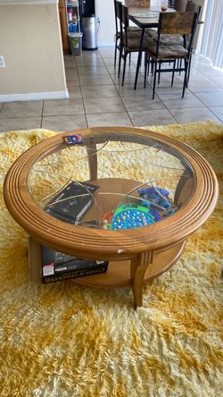 Round center table