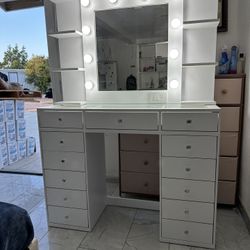 Makeup Vanity - Tocador De Maquillaje