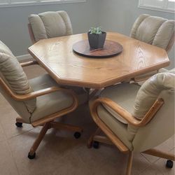 Dinning Table And Chairs - 42”x42” - 4 Chairs And 1 17.5” Leaf  Perfect For Small Dinning Room Or Breakfast Nook - Delivery Available For A Fee