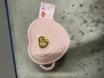 Paris Hilton 2 qt. Heart-Shaped Enameled Cast Iron Dutch Oven in Pink with Lid