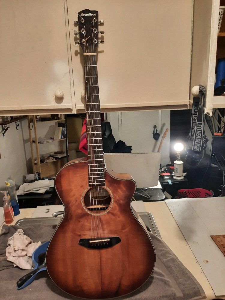 Breed love Acoustic Guitsr
