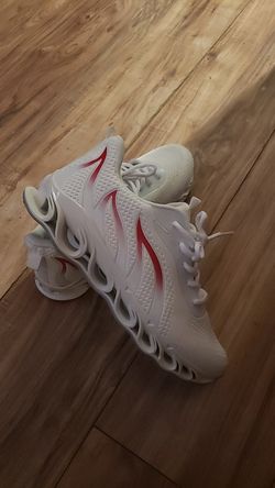 Men running shoes size 9.5