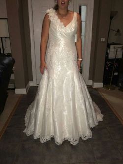 New Beautiful ivory wedding dress