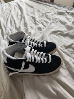 Nike Blazer Mid '77 Suede Black/White (Size 5.5Y / Women’s 7)