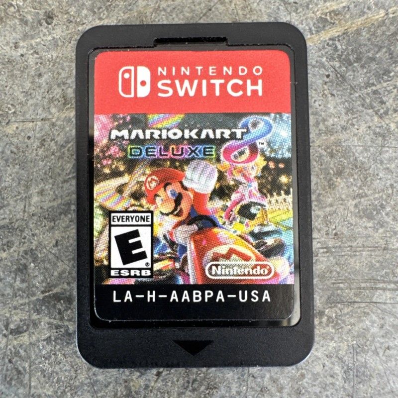 NEW SUPER MARO KART 8 DELUXE NINTENDO SWITCH