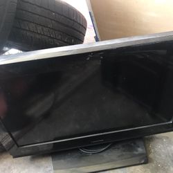 32 inches TVs 60 bucks each