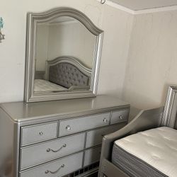 Beautiful Twin Bed With Dresser 