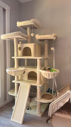 Cat Tree in excellent condition