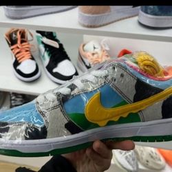 Low-top sneakers
