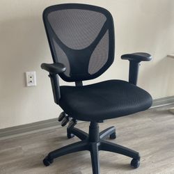 Realspace MFTC 200 Multifunction Ergonomic Mesh Fabric Mid