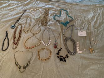 Necklaces Lot Of 20 GROUP# 5