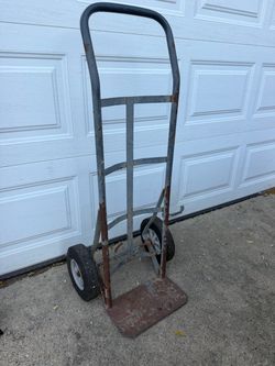 Milwaukee handtruck with flat free solid rubber wheels